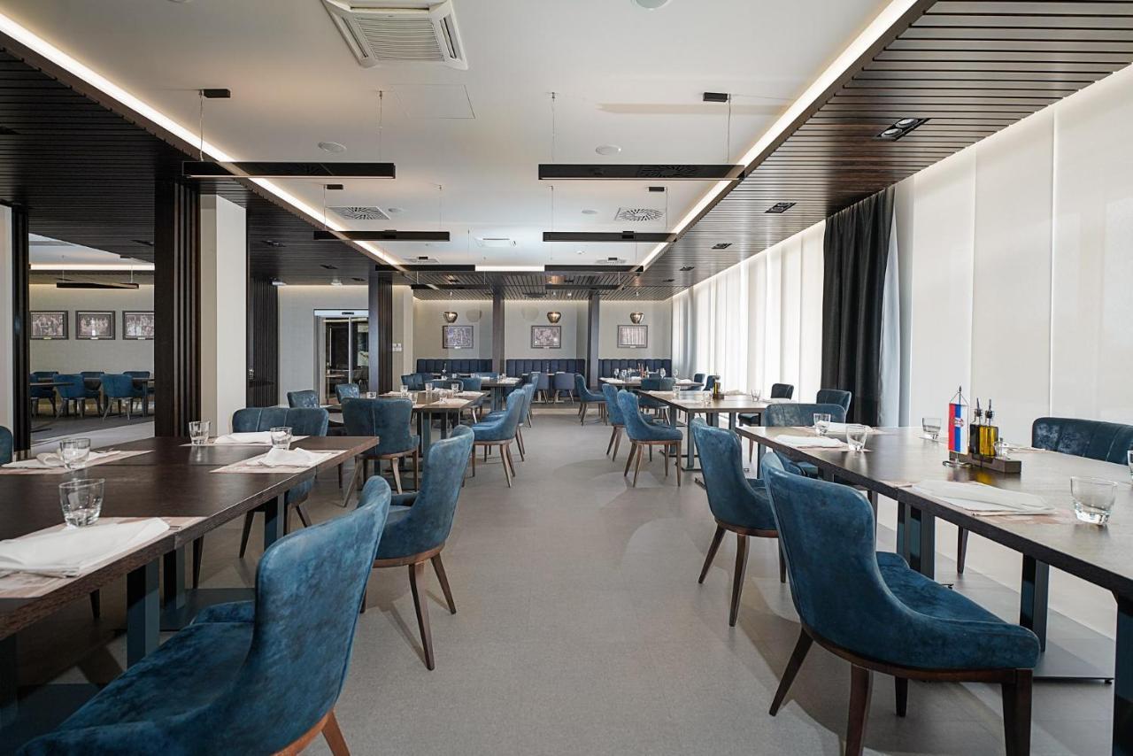 Hotel Srbija Lux 스타라 파조바 외부 사진